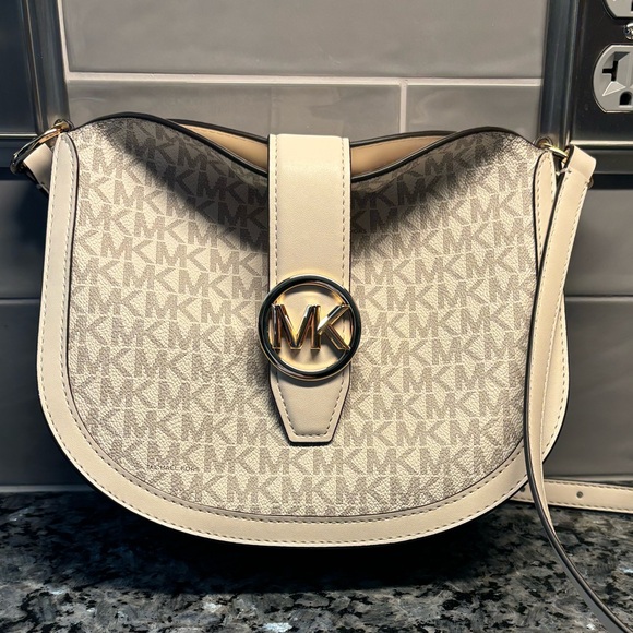 NWT!  So Cute for Summer!! Brand New Michael Kors Gaby Crossbody - Picture 1 of 5